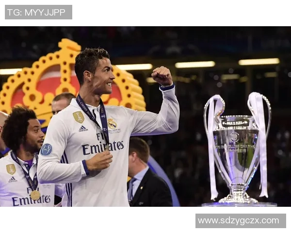 足球巨星C罗的饮食秘诀揭秘如何保持巅峰状态与健康体魄